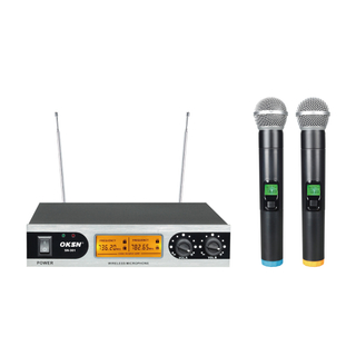 SN-301 enseñando micrófono inalámbrico de karaoke
